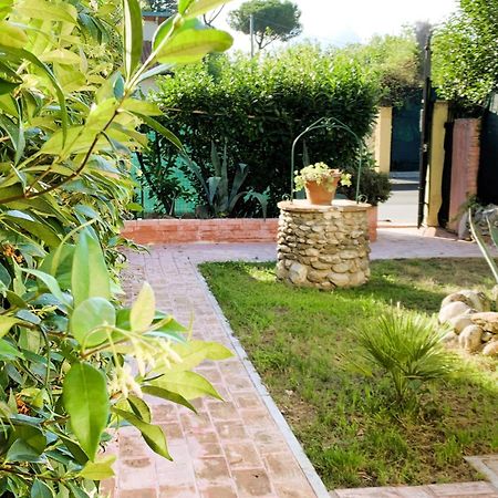Sunny Apartment Marina di Massa Esterno foto