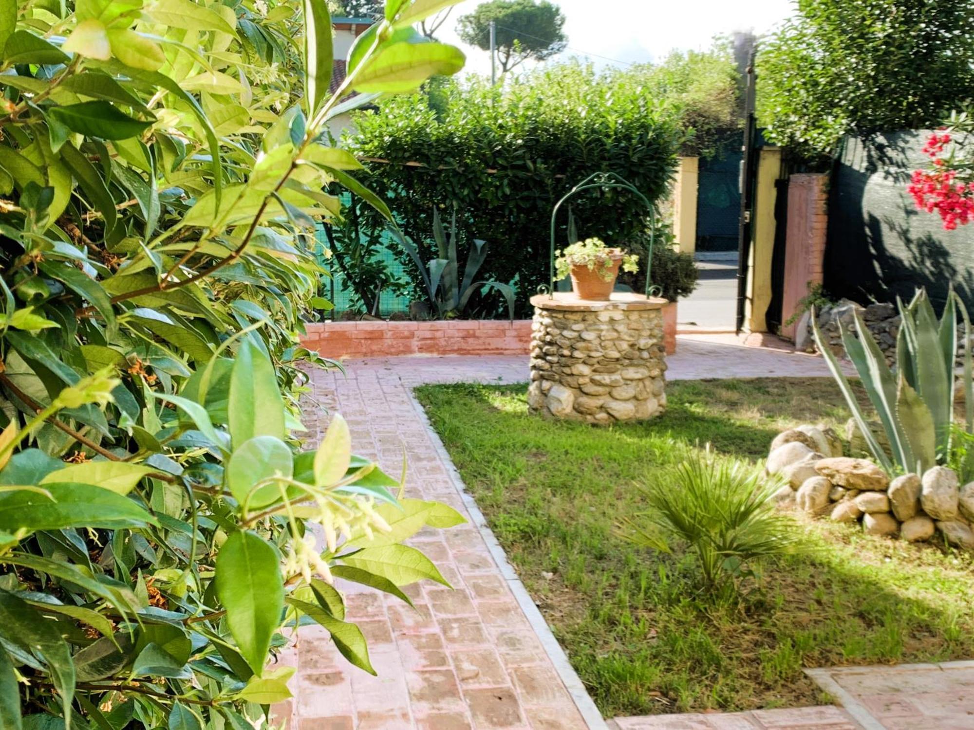 Sunny Apartment Marina di Massa Esterno foto
